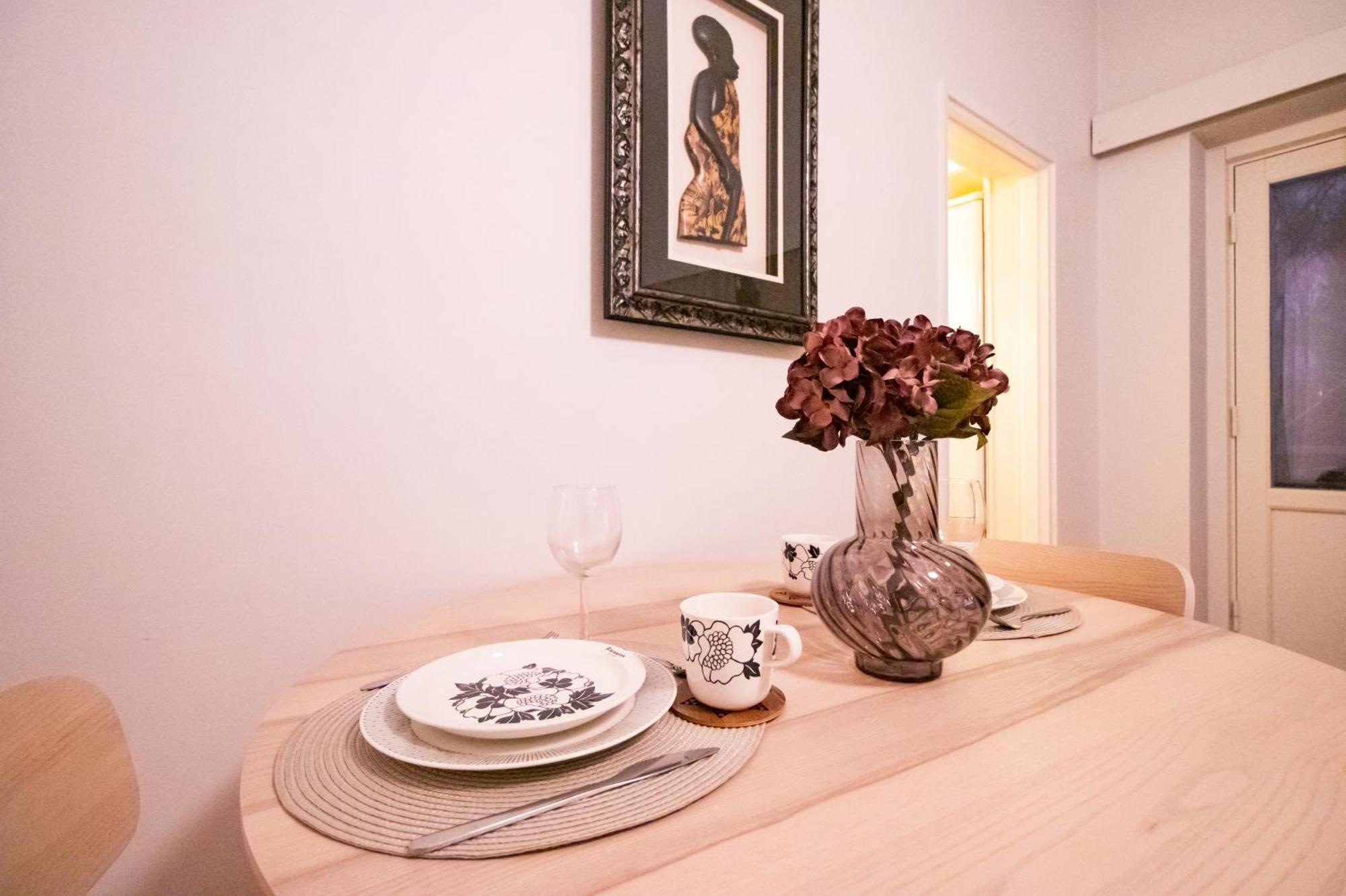 Peaceful - Near Kaari Mall, 5 Min To Train Apartment *
