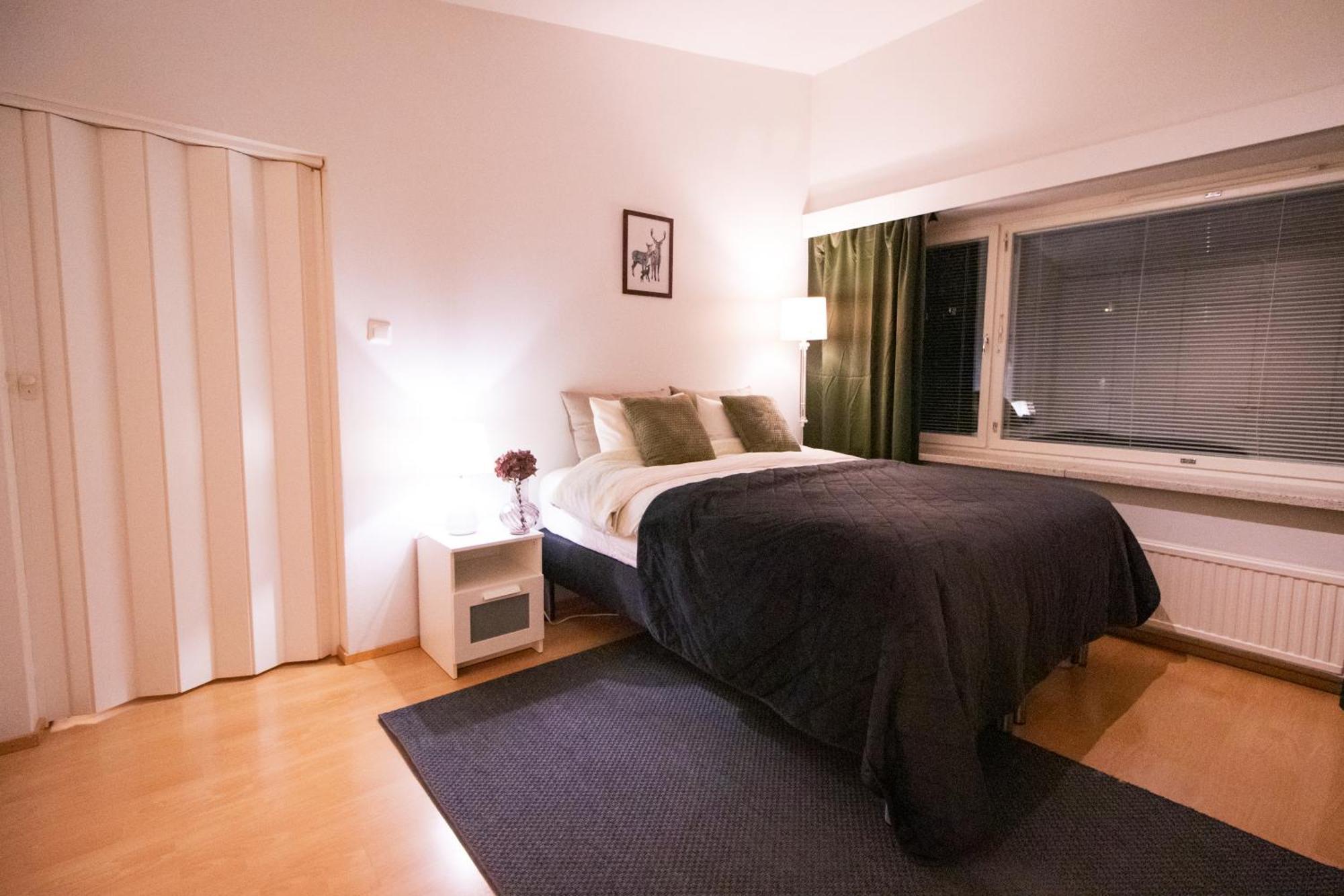 Peaceful - Near Kaari Mall, 5 Min To Train Apartment *