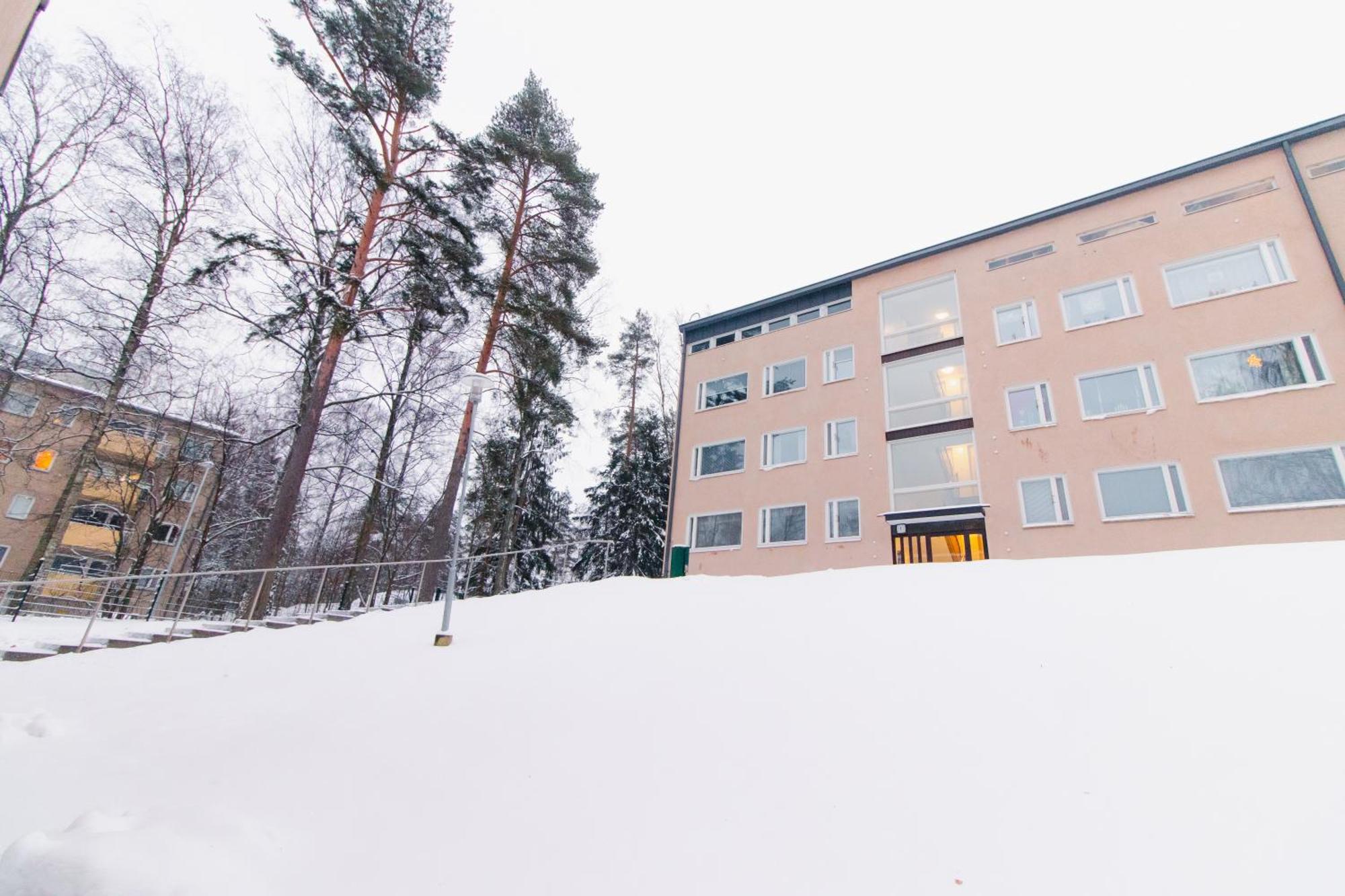 Peaceful - Near Kaari Mall, 5 Min To Train Apartment *